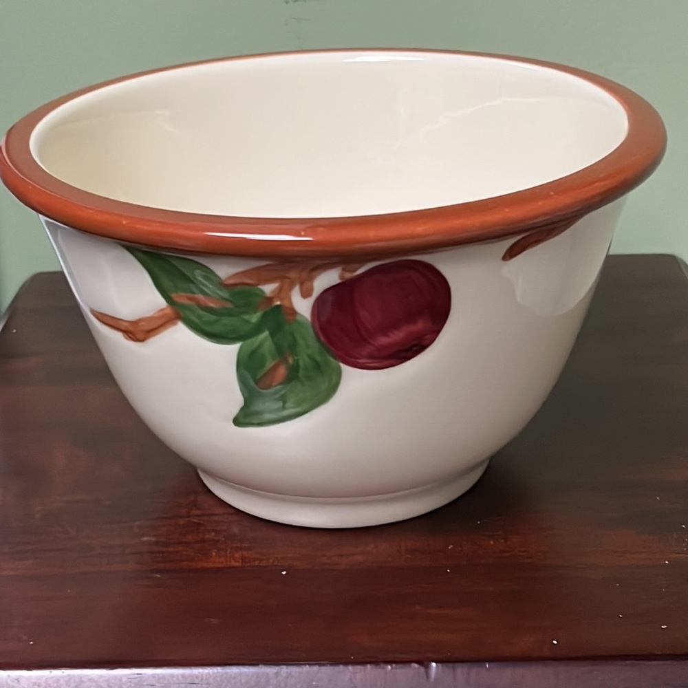 Franciscan Apple Pattern 7 1/2" Mixing Bowl